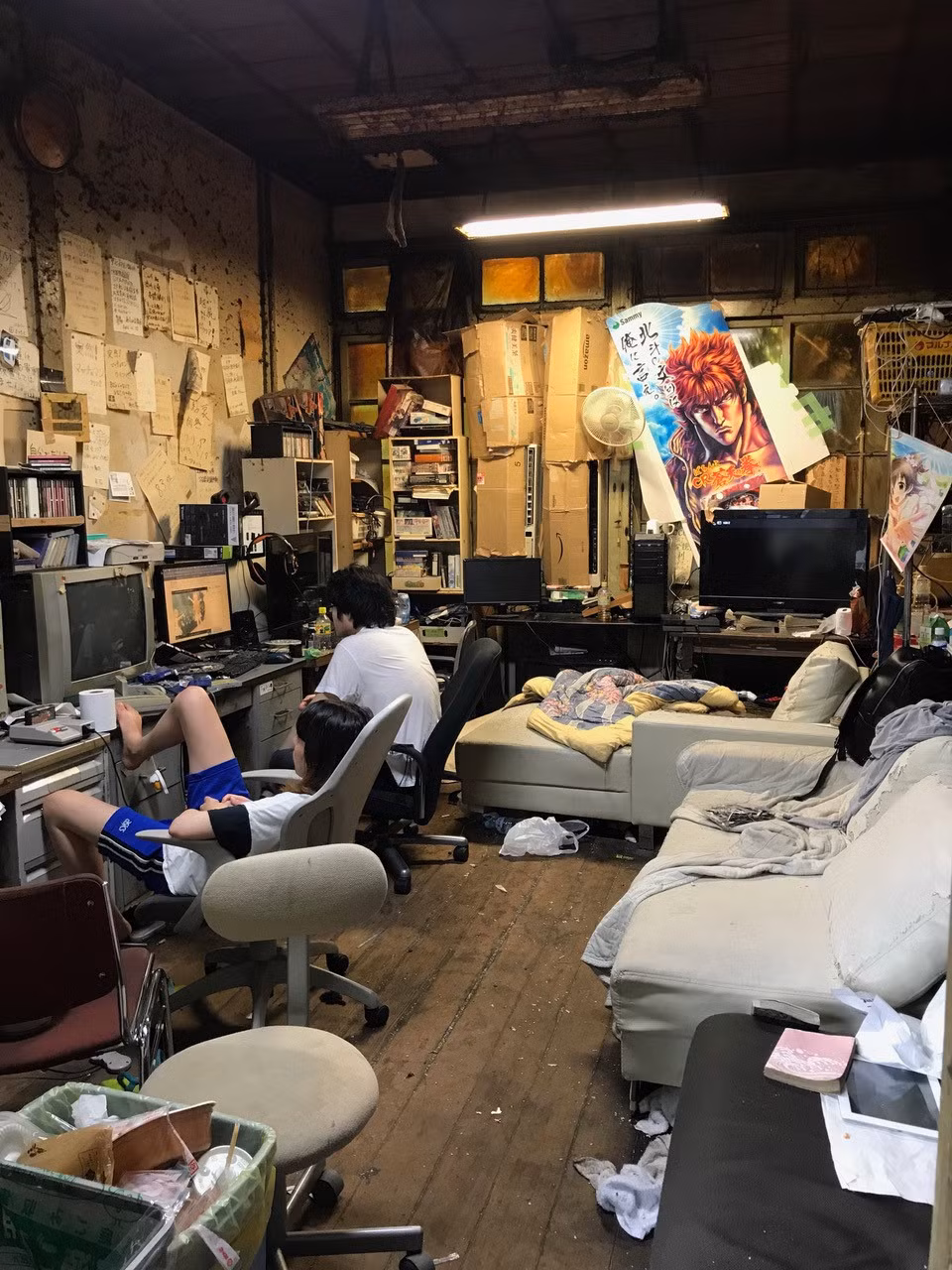 Mới đây, ĐH Kyoto tuyên bố sẽ làm tất cả để đóng cửa ký túc xá 100 tuổi Yoshida. Lãnh đạo trường cho biết ký túc xá bằng gỗ đã xuống cấp trầm trọng và có thể bị đổ sập bất cứ lúc nào, đặc biệt là khi có động đất. Đây không phải lần đầu tiên kế hoạch dẹp bỏ khu ký túc xá hơn 100 tuổi được đưa ra. Trước đó, vào năm 1970 và 1986, nhà trường cũng có tuyên bố tương tự nhưng đã không thực hiện được.