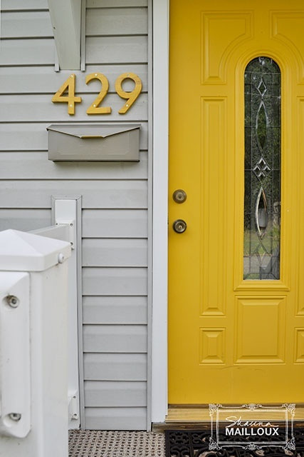 Nhân dịp sơn cửa, ngại gì mà không sơn luôn số nhà để tông-xuyệt-tông.