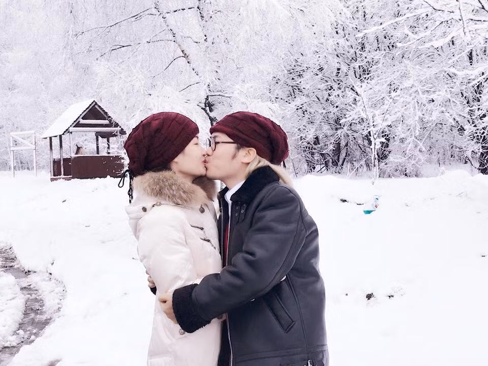 Vợ chồng Vượng Râu kết hôn năm 2010 và hiện có ba cô con gái, bé lớn 6 tuổi và bé út mới hơn một tuổi. Thu Hiền (sinh năm 1985) - dù trải qua ba lần sinh nở vẫn giữ được vóc dáng gọn gàng, gương mặt thanh tú.