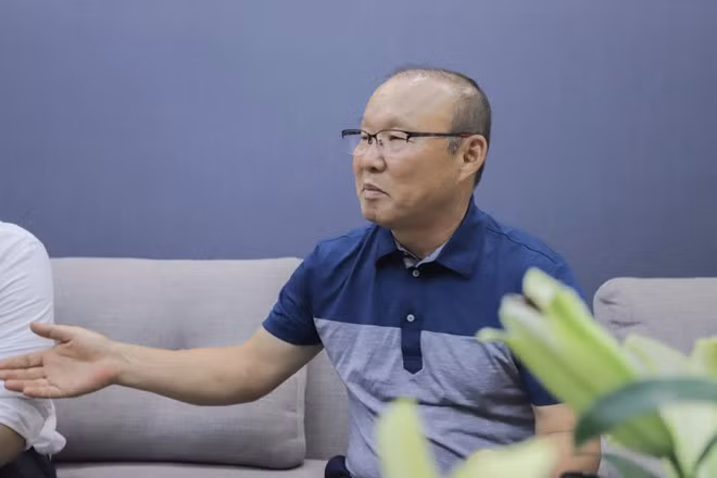 Khi được hỏi về thiết kế căn hộ có khác gì so với ngôi nhà tại Hàn Quốc không, ông Park khẳng định không thấy có sự khác biệt nào và rất thoải mái khi ở đây. Ông nói: “Ngay đến tên tòa nhà The K-Garden cũng khiến tôi thấy nơi đây giống như quê hương mình”. Ông Park cho biết khung cảnh ngoài ban công của căn hộ rất đẹp, nhưng ông lại sợ độ cao nên không dám ra ngoài nhìn ngắm.