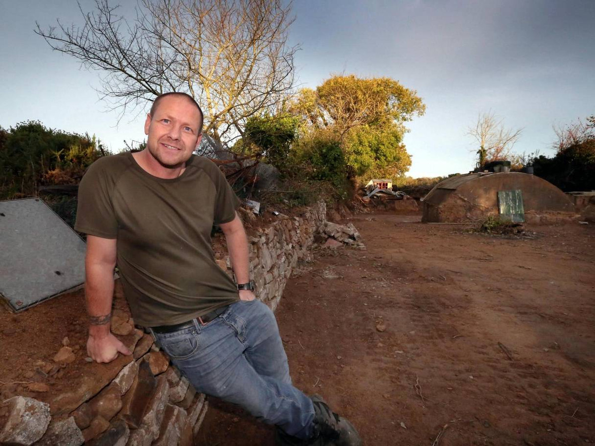 Nguoi dan ong tu lap quoc gia rieng, coi minh la vua