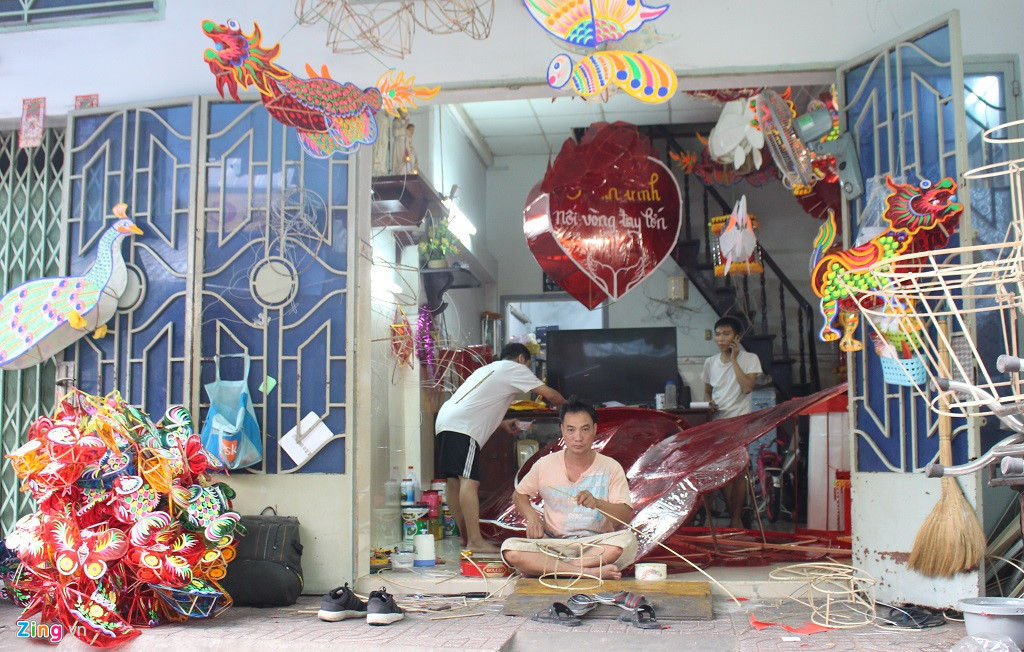 Noi buon cua nghe nhan lam long den mua Trung thu e