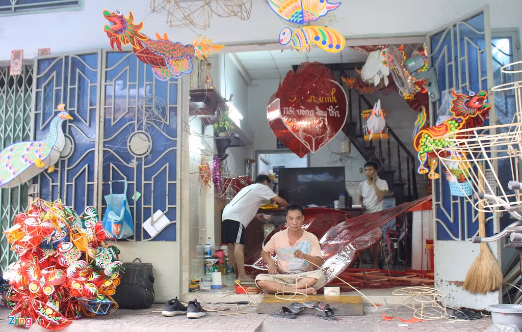 Noi buon cua nghe nhan lam long den mua Trung thu e