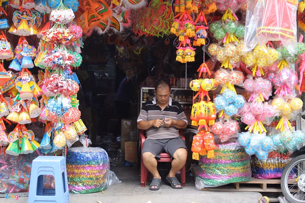 Noi buon cua nghe nhan lam long den mua Trung thu e-Hinh-3