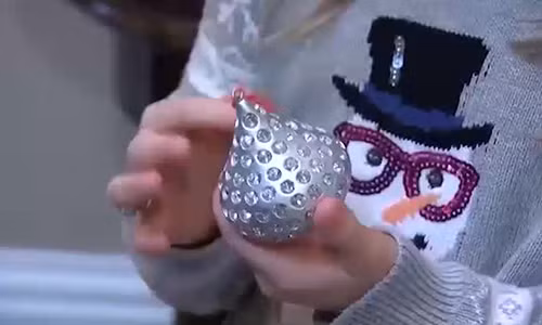 Lam roi vi khi choi, 4 nam sau nhan duoc cuoc goi bat ngo