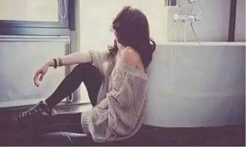 Gai xinh bi hoan cuoi vi lo chui the khi me chong tuong lai goi dien