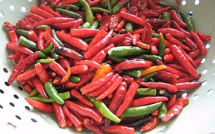 Theo giới thiệu của Amazon, nột trái ớt nhỏ của Việt Nam cũng khiến thực khách cay chảy cả nước mắt.