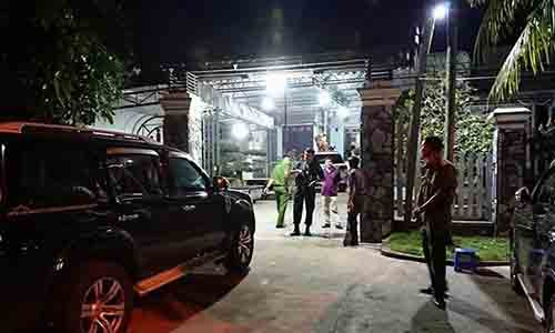 Khoi to giam doc dua hoi lo trong duong day cua trum go lau Phuong 