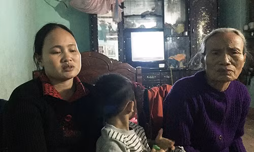 Chị Hảo kể rằng, có lúc gia đình cũng từng hòa thuận nhưng anh Thanh rượu chè, cờ bạc, dọa đánh nên chị không dám quay trở về. Ảnh: Đ. TRUNG