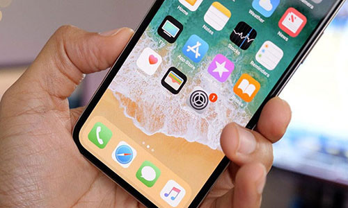 Mỗi chiếc iPhone X bán ra kiếm về cho Samsung số tiền lên đến 100 USD từ màn hình OLED.