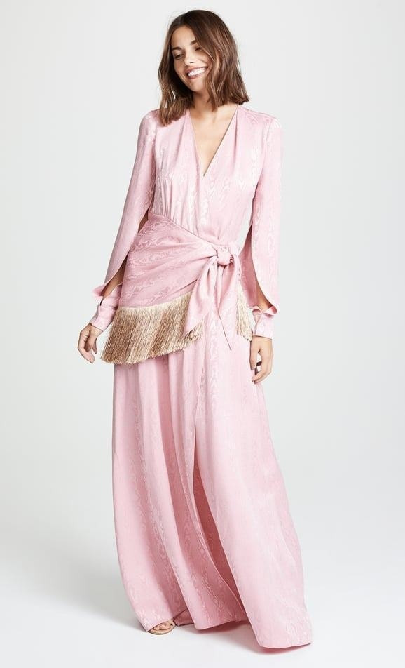 Váy quấn eo Đây là mẫu váy thanh lịch, trang nhã cho các nàng đi dự đám cưới ngày thu. Váy quấn eo tôn dáng lại cực kỳ tiện dụng và dễ mặc.