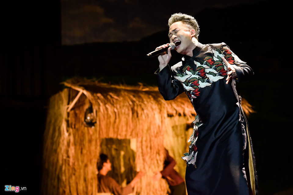 Tùng Dương da diết thể hiện những giai điệu mang đậm âm hưởng quê hương, dân tộc. Nam ca sĩ cho hay yêu thích nhạc Quế Sơn vì đề tài lạ, giàu tính nhân văn và đầy triết lý sống.