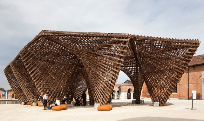 “Nhũ tre” bao gồm 11 mô đun, mỗi mô đun được định hình bởi sự kết hợp tỉ mỉ giữa hai cấu trúc hyperbole. Với đặc tính dễ vận chuyển, lắp ráp này, “Nhũ tre” có thể trở thành một không gian trưng bày, bảo tàng, sân chơi cho trường học, hoặc chỉ đơn giản là không gian mở thư giãn cho tất cả mọi người.