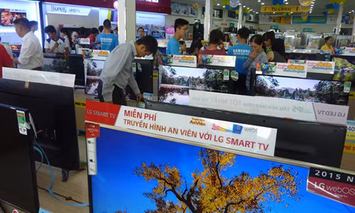 Nhiều mẫu tivi đang giảm giá ít nhất 5%-10%.