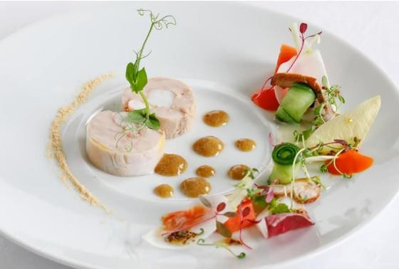 Mỗi bữa ăn đều sử dụng nguyên liệu theo mùa hiện có. Nguồn: Kyushu Railway Compan.