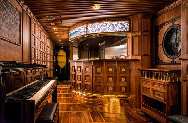 Một góc phòng chờ Blue Moon trên chuyến tàu khách sạn 7 sao. Nguồn: Kyushu Railway Compan.