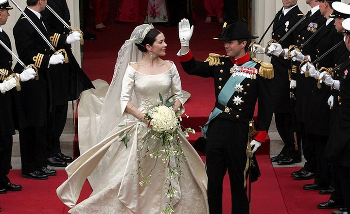 Thái tử Đan Mạch Frederik và Công chúa Mary trong đám cưới ngày 14/5/2004 ở Copenhagen. Ảnh: AP