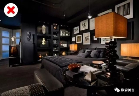 Tận dụng ánh sáng Ánh sáng tự nhiên hay nhân tạo đều có tác động rất lớn đến không gian sống trong nhà bạn. Khi lựa chọn nội thất cũng như màu sơn đừng quên xét đến sự tác động của ánh sáng, nó có thể biến ngôi nhà của bạn trở nên u tối, ngột ngạt nếu bạn sử dụng những tông màu không phù hợp.