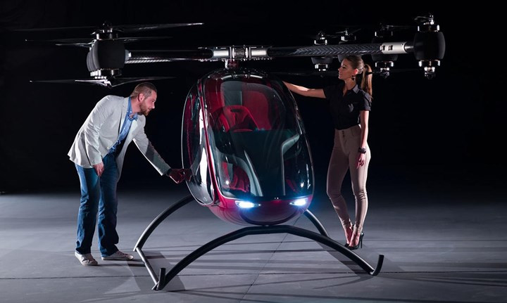 4. Chuyến bay trên chiếc máy bay không người lái trị giá 300.000 USD.