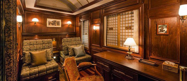 Mitooka cho biết thêm một trong những khía cạnh quan trọng nhất khiến ông để tâm khi thiết kế con tàu đó là chỗ ngồi. “Nếu chúng tôi có thể mang đến cho bạn chỗ ngồi thoải mái và chất lượng tốt, bạn sẽ càng hài lòng hơn bao giờ hết". Nguồn: Kyushu Railway Compan.