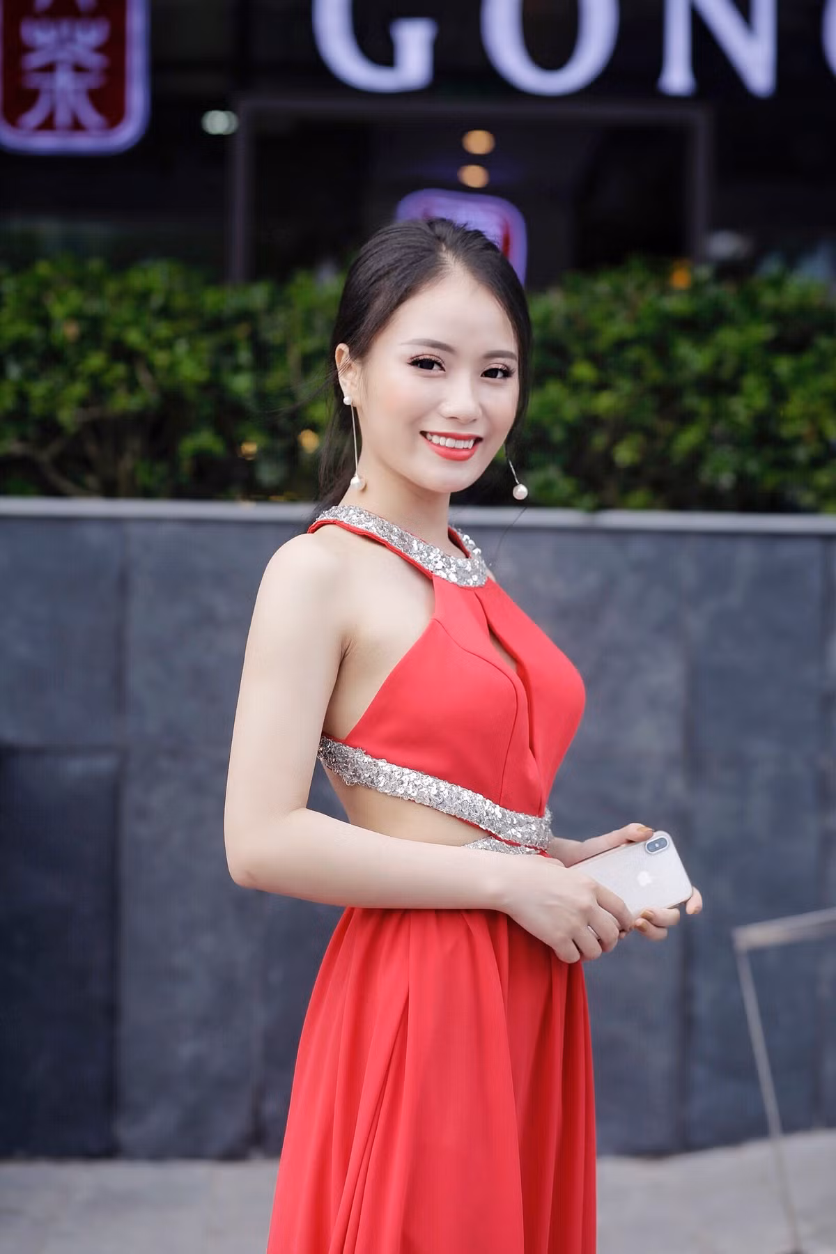 Goc khuat khi di dan chuong trinh cua nu sinh xinh dep xu Nghe