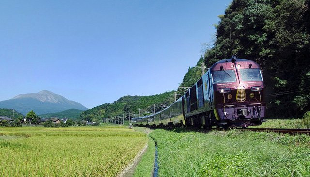 Đoàn tàu đi qua một số cảnh quan được cho là đẹp nhất Nhật Bản. Nguồn: Kyushu Railway Compan.