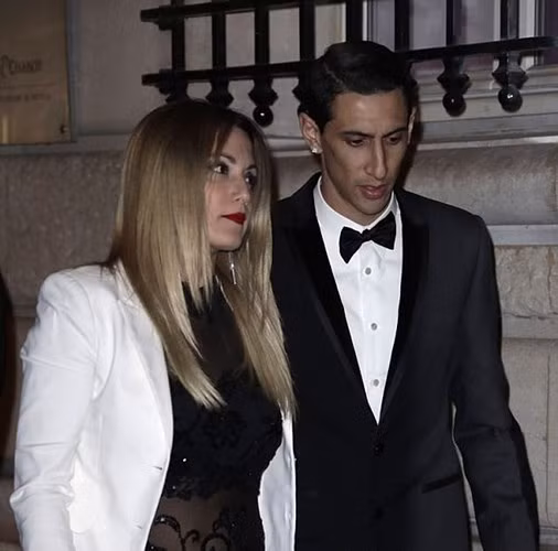 Tiền vệ Di Maria và bà xã bảnh bao tới dự tiệc.