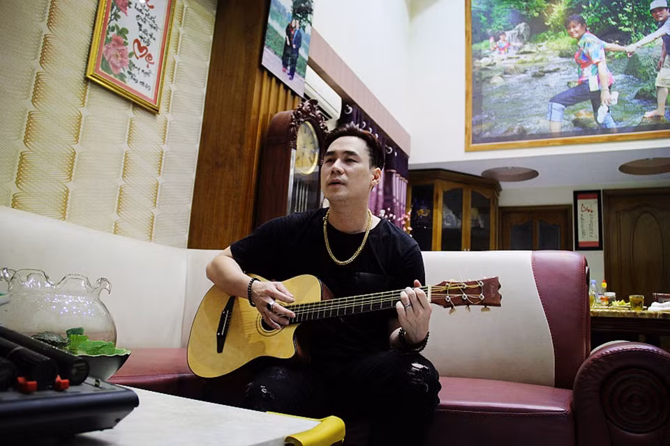 Bước sang tuổi 36, Khánh Phương vẫn độc thân. Anh cho hay, bố mẹ nhiều lần hối thúc anh kiếm con dâu cho gia đình.