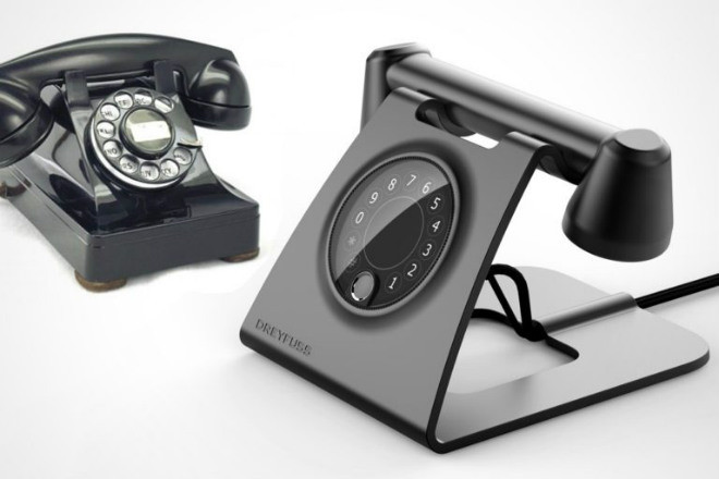 Tuy nhiên, vẫn có những nhà thiết kế mày mò và mong muốn đem lại hơi thở tươi mới cho các mẫu điện thoại để bàn. Ý tưởng sáng tạo một mẫu điện thoại Dreyfuss Landline Phone mang phong cách tân cổ điển của Uji Terkuma chính là một trong những nỗ lực đó.