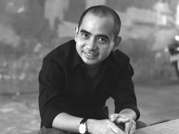 "Đức Trí có đào hoa không? Cũng thật khó trả lời. Danh sách các nữ ca sĩ đã từng yêu anh có thể dài hơn một bản giao hưởng, nhưng chưa thấy ai kể lể hay tố cáo điều gì."