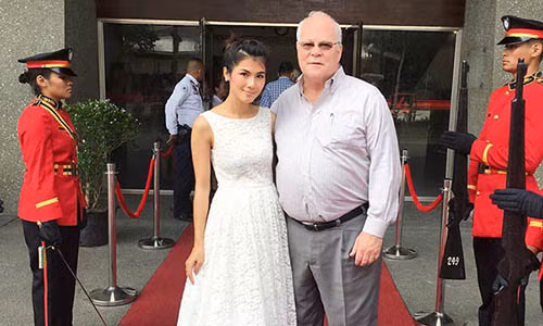 Nong Nat và chồng tỷ phú Mỹ lúc còn mặn nồng.