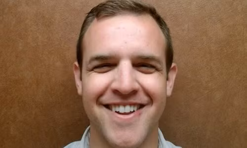 Hành khách Nick Steffl đã giúp ngăn chặn thanh niên khỏa thân. Ảnh: AP