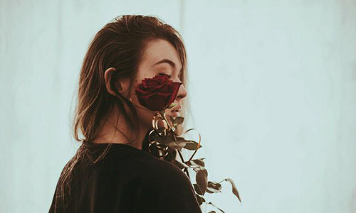 Chỉ cần biết đâu là điểm mạnh của mình, tạo nên mình duy nhất và độc nhất, bạn chắc chắn “ghi điểm” trong mắt đàn ông - Ảnh minh họa: Internet