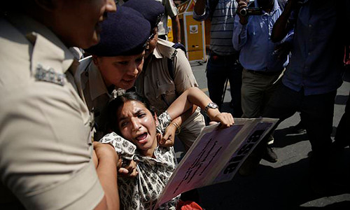 Cái chết khủng khiếp của bé gái 8 tuổi khiến nhiều người phẫn nộ.