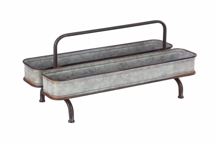 Với chiếc giá đôi này, bạn sẽ ươm được rất nhiều mầm rau trước khi trồng ở ngoài vườn.