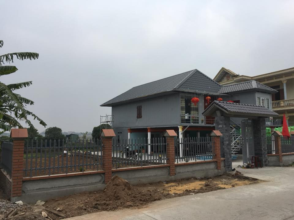 Chi phí xây dựng căn nhà 2 tầng này được cộng đồng mạng đánh giá là rẻ.