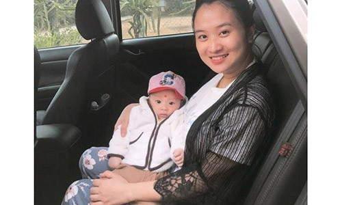 Tâm sự đêm cuối ở cữ nhà ngoại của mẹ bỉm 9x Kon Tum khiến nhiều người cảm động.