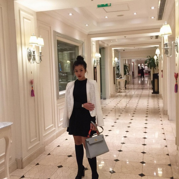 Con gái nghệ sĩ Chiều Xuân cho biết: "Em nhìn tấm gương bố mẹ để học tập, phấn đấu sao cho sau này bằng tuổi bố mẹ, mình cũng được như thế. Điều ở bố mẹ khiến em khâm phục chính là nỗ lực của bố mẹ em khi phải vượt qua nhiều khó khăn, khổ cực để tập luyện".