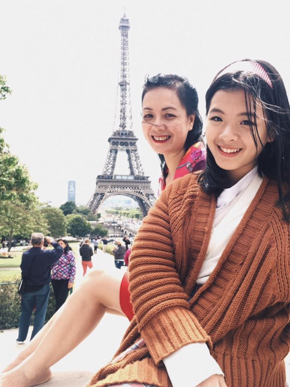 Gương mặt cô bé thừa hưởng nét đẹp của cả bố và mẹ.