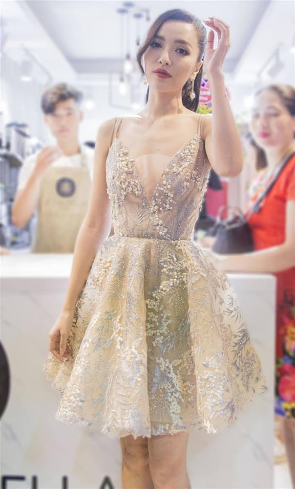 Cao 1m68 nhưng lại chỉ nặng 47 kg, nữ ca sĩ từng bị la ó như “phù thủy cưỡi chổi”.