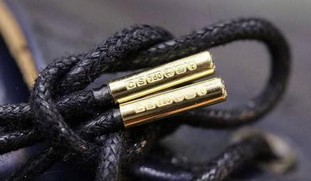 Doi giay thung lo cho ma gia toi gan 300 trieu dong-Hinh-2