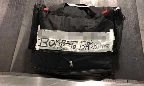 Hành lý với thông điệp khiến cả sân bay tá hỏa.