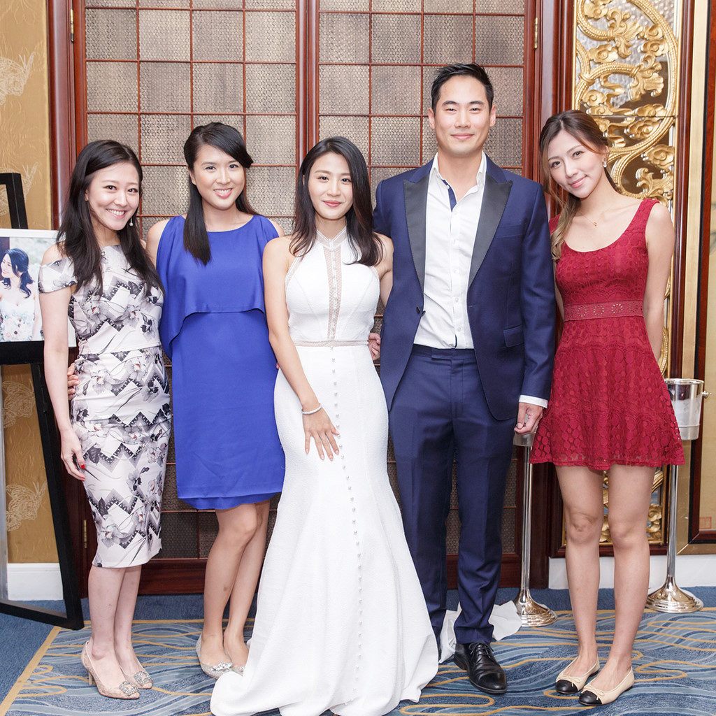 Năm 2014, Lâm Thiên Dư vướng bê bối lớn trong sự nghiệp khi lộ ảnh “mây mưa” tại nhà vệ sinh cộng cộng. Cô và bạn trai ở trong toilet một trung tâm thương mại khoảng 30 phút. Những người có mặt cho biết khi rời nhà vệ sinh, Lâm Thiên Dư và người tình đều trong tình trạng quần áo xộc xệch.