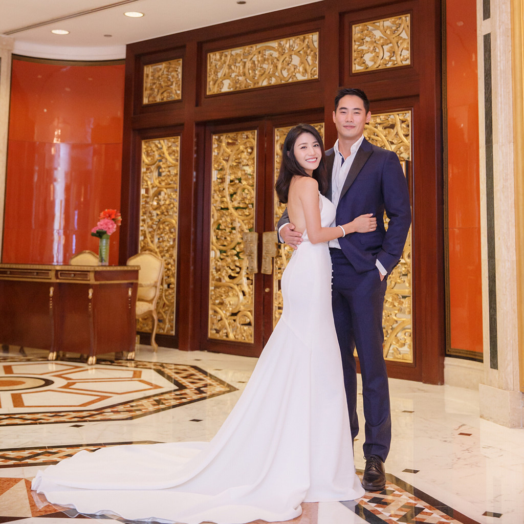 Theo Hkchannel, hôm 19/6, Lâm Thiên Dư tổ chức tiệc cưới tại một khách sạn ở Hong Kong với bạn trai giàu có Địch Chí Vinh. Tại lễ cưới, cô tiết lộ mang bầu ở tháng thứ 5: “Chúng tôi đón song hỷ lâm môn, thật nhiều niềm vui”.