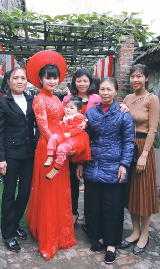 Yến Nhi xuất hiện như vị khách nhí đặc biệt trong ngày vui của Thanh Tâm.