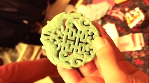 Kho báu gồm tiền mặt trị giá 46,5 triệu đồng, 7 đồng tiền vàng và 1 miếng ngọc bích