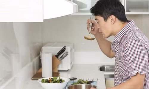 Gia đình tôi đều do một tay anh vun vén. (Ảnh: internet)