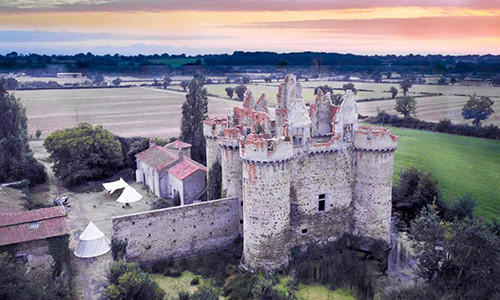 Chi 1,3 trieu dong da thanh chu nhan cua lau dai Phap co kinh