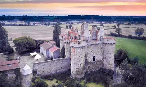 Chi 1,3 trieu dong da thanh chu nhan cua lau dai Phap co kinh