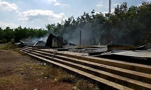 Trụ sở Công ty Cổ phần Cao su Chư Prông-Stung Treng bị cháy rụi sau tiếng sét.